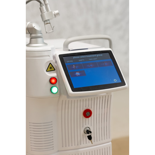 ЛАЗЕР ФРАКЦІЙНИЙ CO2-60W Dollimax